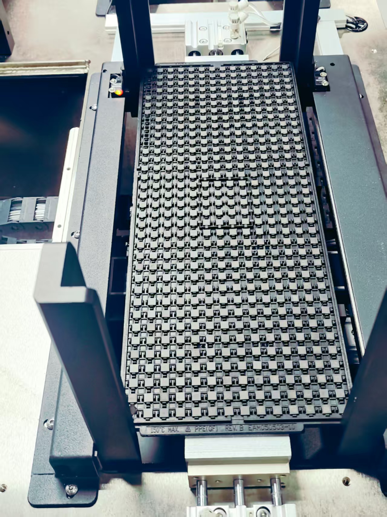 tray to tape packaging machine