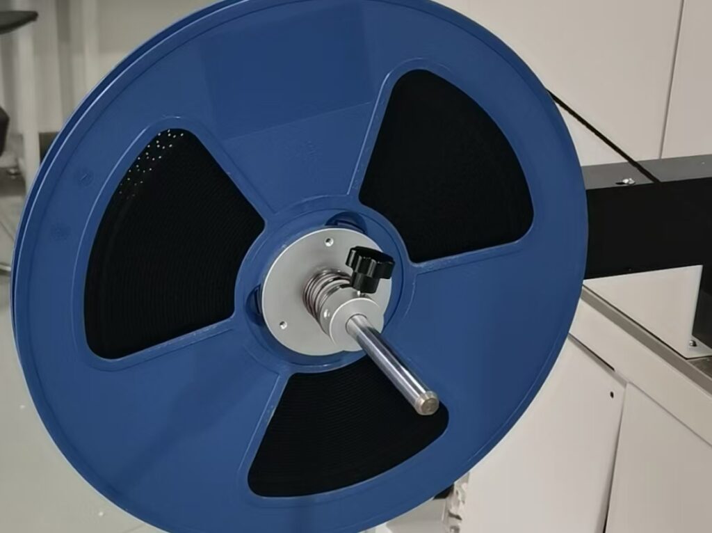 carrier tape are wound into reel by machine automatically